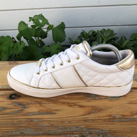 Guess Women's Gilda Atheltic Sneakers size 10 M WGMYSIDE-M White Casual Low Top - Picture 6 of 10